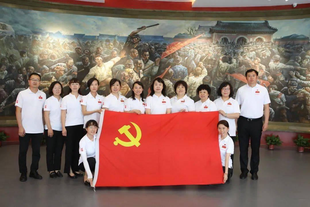 突然爆红的“奶辣风”到底是穿衣自由还是审美畸形?-有问必答平台,解答你的疑问